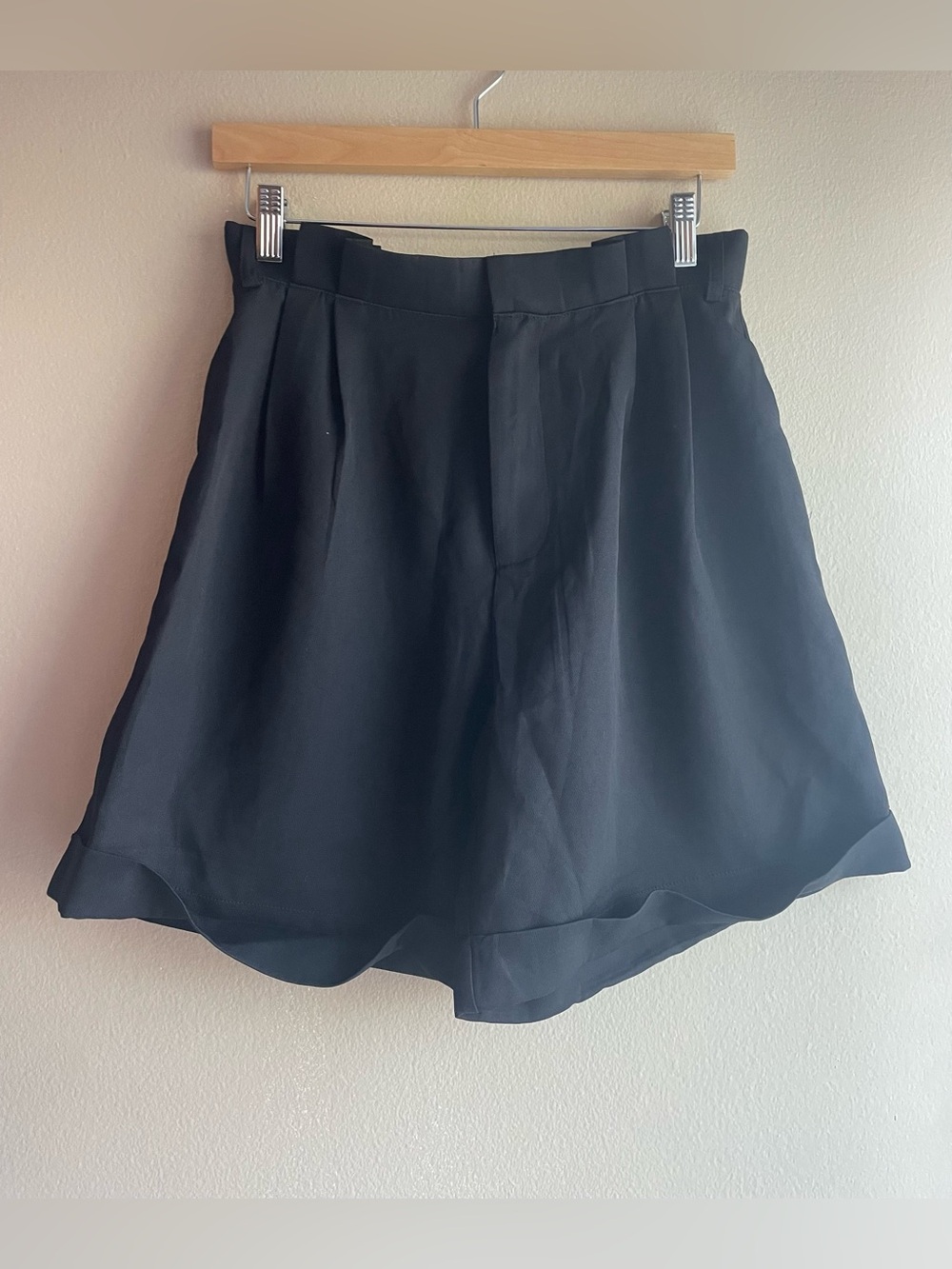 New CIDER Women’s Black High Rise Pleated Bermuda Shorts Pockets Size S